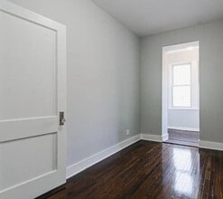 3649 W Montrose Ave, Unit 1R in Chicago, IL - Building Photo - Building Photo