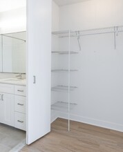 211 E Wacker Dr in Chicago, IL - Foto de edificio - Building Photo