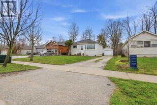 749 Innisfil Beach Rd in Innisfil, ON - Building Photo