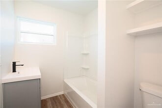 802 Redwood Ave in McAllen, TX - Building Photo - Building Photo