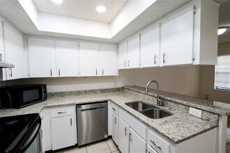 3253 Bloomingdale Villas Ct in Brandon, FL - Building Photo - Building Photo