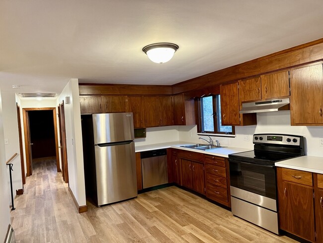 66 Milliken Ave in Franklin, MA - Building Photo - Building Photo