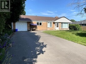 59 Elizabeth Cres S in Whitby, ON - Building Photo