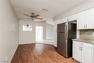 15802 Key Grass Ln in Tice, FL - Building Photo - Building Photo