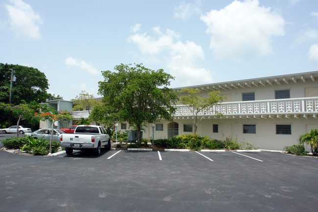 630 Southwind Cir in North Palm Beach, FL - Foto de edificio - Building Photo