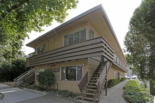 1804 T St in Sacramento, CA - Foto de edificio - Building Photo