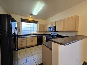 4421 Blue Juniper Loop in Santa Fe, NM - Foto de edificio - Building Photo