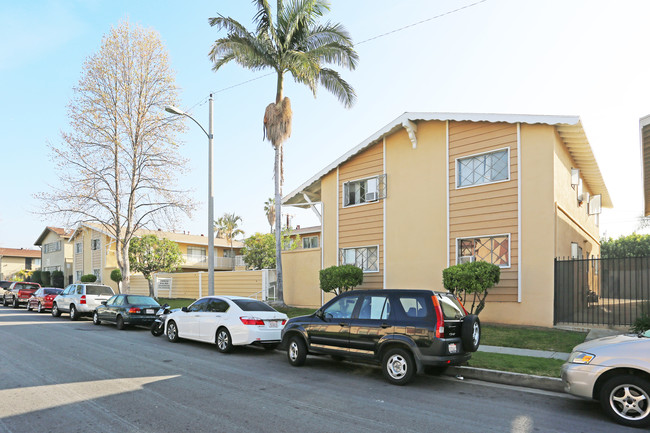 Three Palms Apartments in La Habra, CA - Building Photo - Building Photo