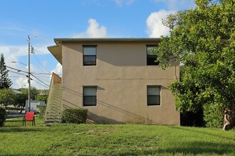 1319-1321 Douglass Ave in West Palm Beach, FL - Building Photo - Building Photo