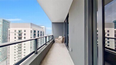 601 NW 1st Ct in Miami, FL - Building Photo - Building Photo