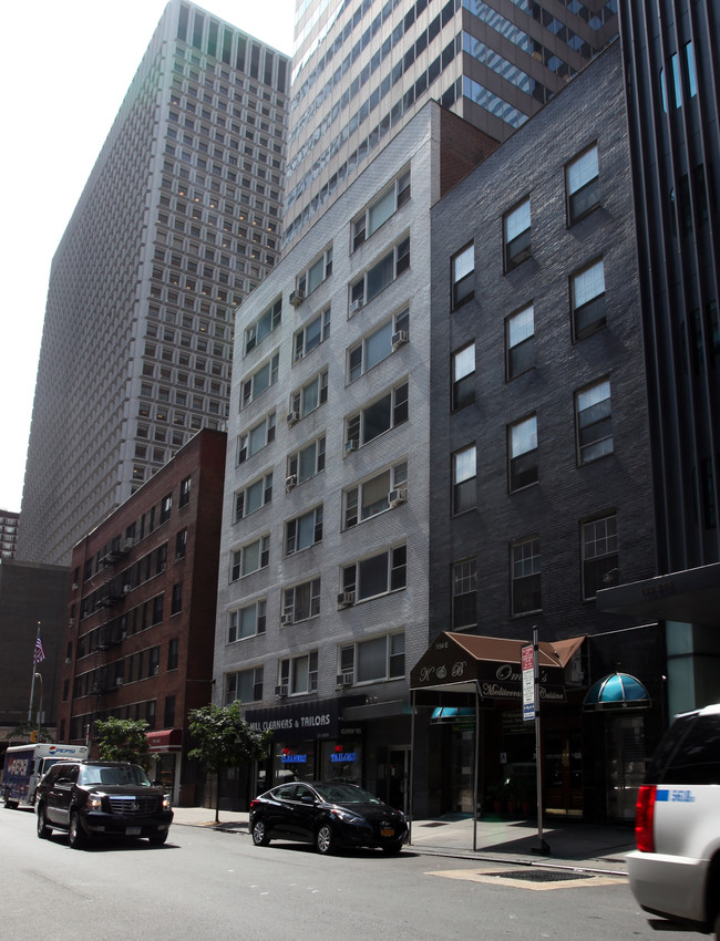 156-160 E 55th St in New York, NY - Foto de edificio - Building Photo