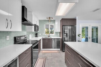 4400 SW 37th Ave in Fort Lauderdale, FL - Building Photo - Building Photo