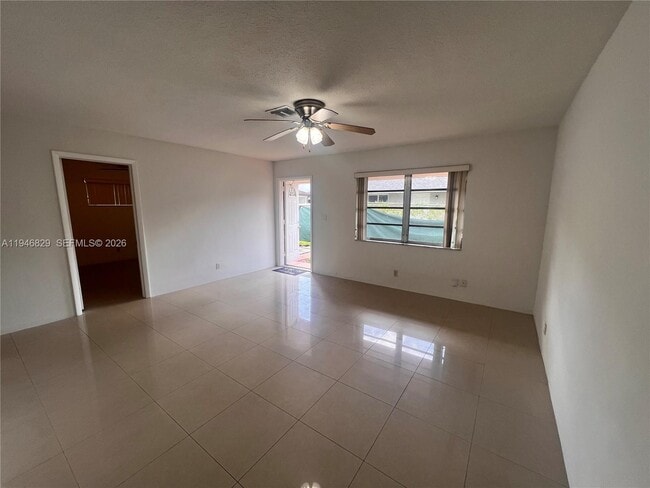 5010 SW 26th Ave in Fort Lauderdale, FL - Foto de edificio - Building Photo