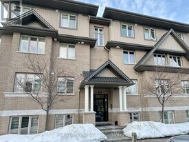 35 Tadley Private in Ottawa, ON - Building Photo