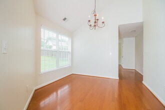 1015 Mallory Ln in Spring Hill, TN - Foto de edificio - Building Photo