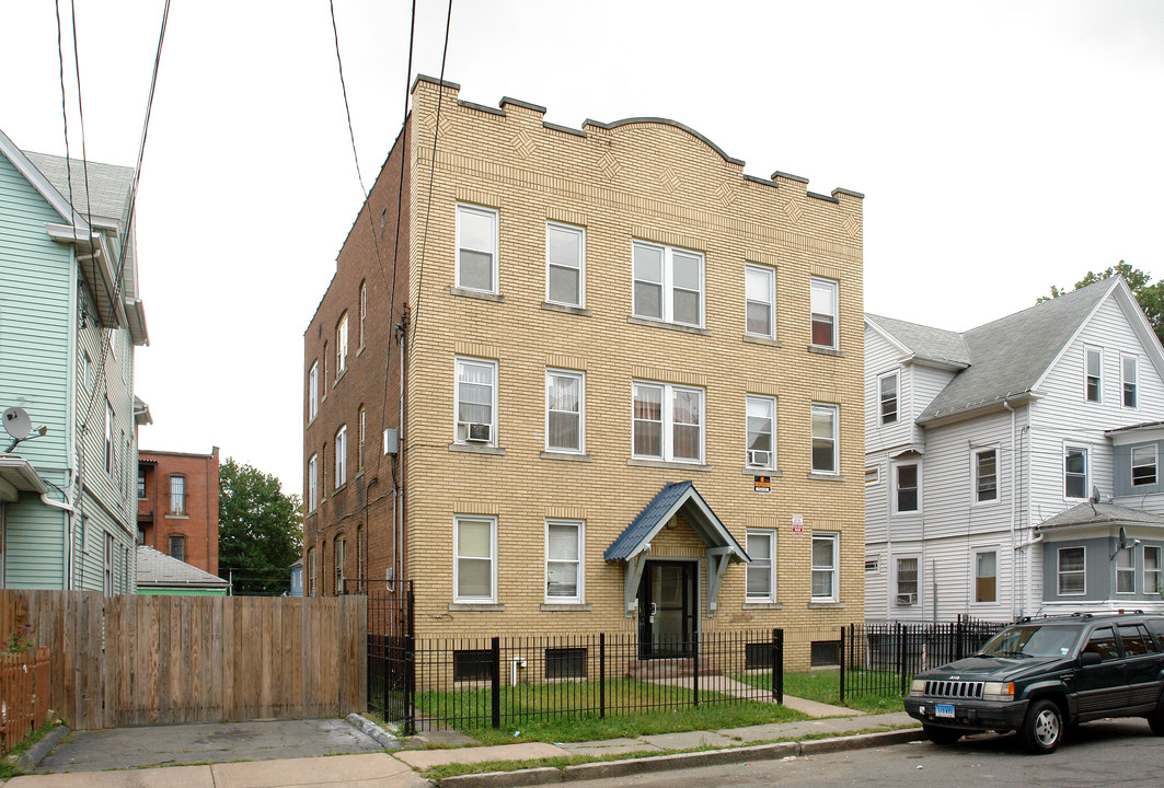 82-84 James St in Hartford, CT - Building Photo