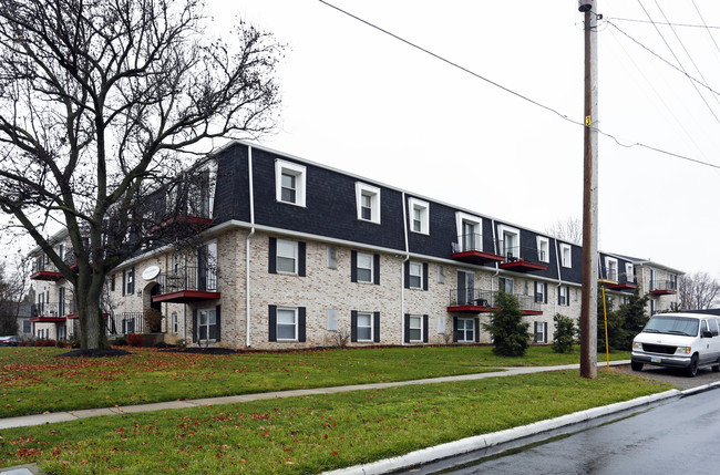 Hillcrest Apartments in Findlay, OH - Building Photo - Building Photo