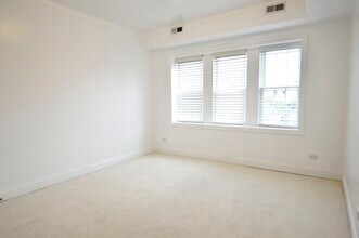2343 W Irving Park Rd in Chicago, IL - Building Photo - Building Photo