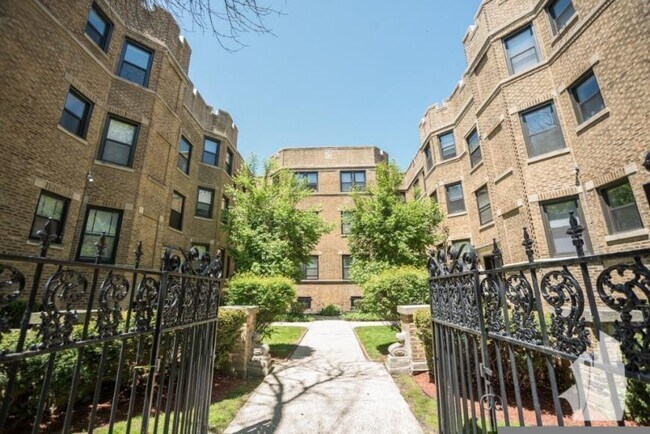 property at 622 W Stratford Pl