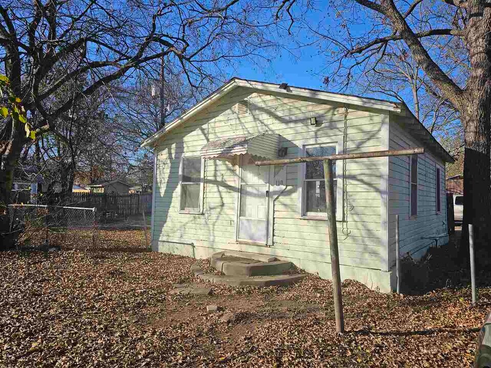 110 NW 3rd St in Lawton, OK - Building Photo