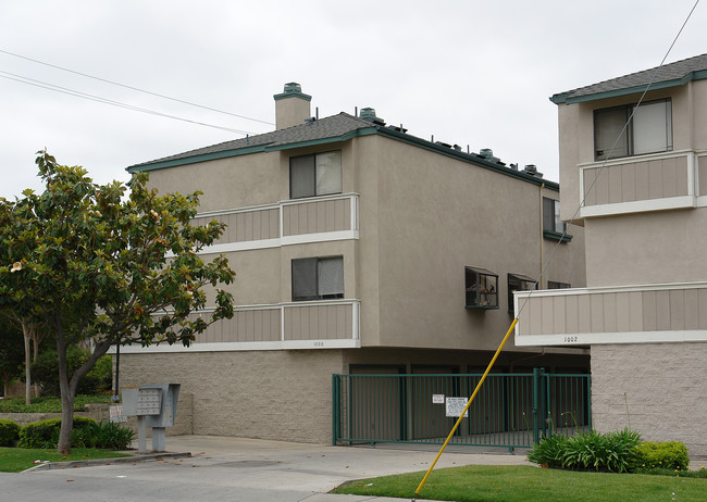 1000 Parton St in Santa Ana, CA - Building Photo - Building Photo