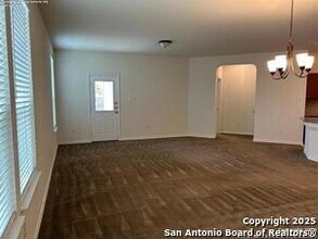 15415 Pine Path in San Antonio, TX - Foto de edificio - Building Photo
