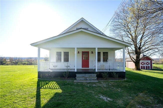 422 County Rte 9 in Ghent, NY - Foto de edificio - Building Photo