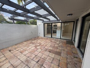 4702 SW 67th Ave in Miami, FL - Building Photo - Building Photo