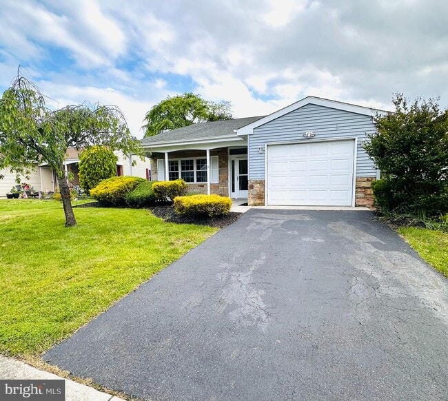 10 Dartmoor Pl in Vincentown, NJ - Building Photo - Building Photo