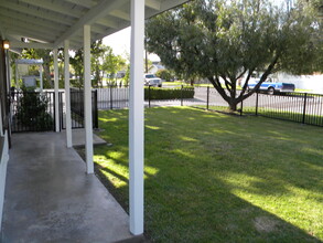 638 Montana St in Monrovia, CA - Foto de edificio - Building Photo