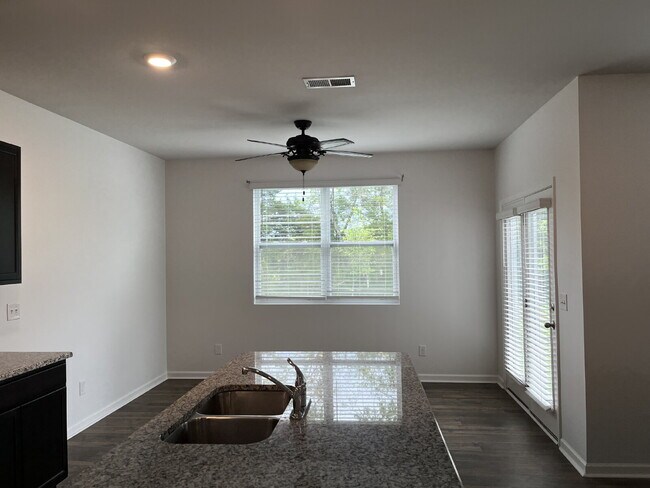 1083 Pepper Stone Dr in Lebanon, TN - Building Photo - Building Photo
