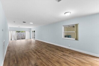 503 SE 5th Cir in Boynton Beach, FL - Foto de edificio - Building Photo