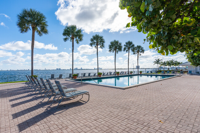 Bay Park Towers in Miami, FL - Building Photo - Building Photo