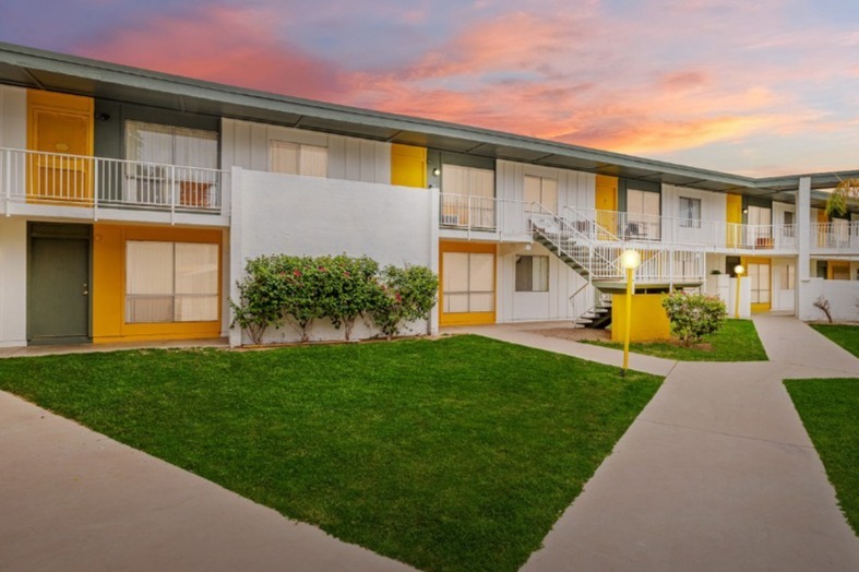 Parkwest Apartments in Glendale, AZ - Building Photo