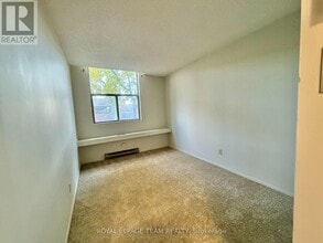 2760 Carousel Crescent in Ottawa, ON - Building Photo - Building Photo