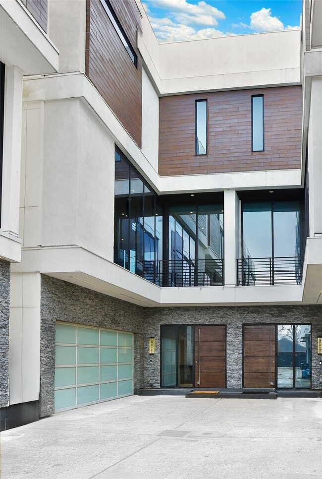 property at 819 W 24th St