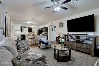 717 Nuevo Desierto Dr in Horizon City, TX - Foto de edificio - Building Photo