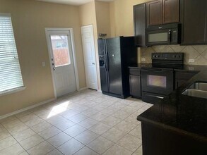 5725 Knoll Pines Pass in Austin, TX - Building Photo - Building Photo