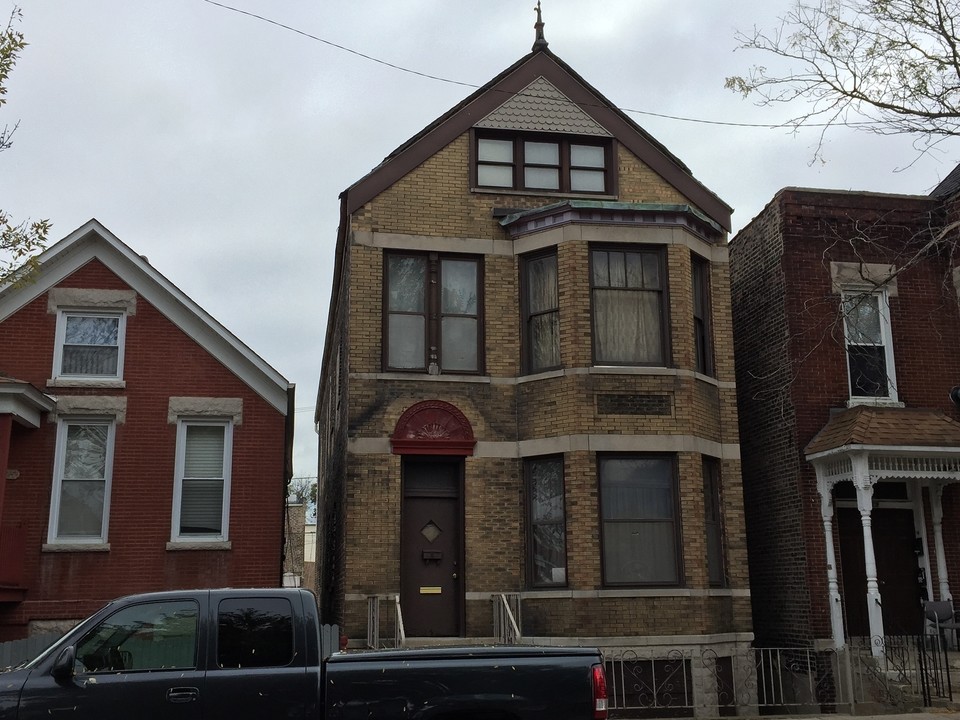 3527 S Damen Ave in Chicago, IL - Building Photo