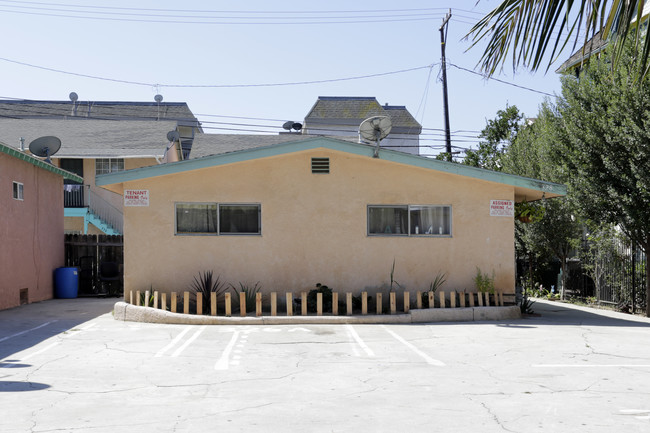 328-330 E Pine St in Santa Ana, CA - Building Photo - Building Photo