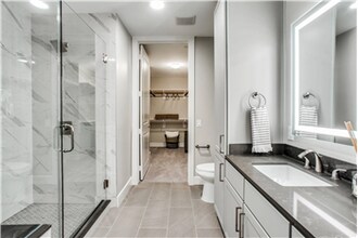 9758 Katy Fwy in Houston, TX - Building Photo - Building Photo