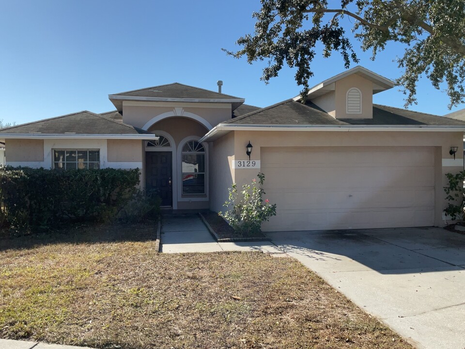 3129 Summer House Dr in Valrico, FL - Building Photo