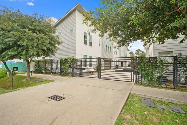 property at 2210 Lou Ellen Ln