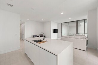 220 Lake Shore Dr in Lake Park, FL - Building Photo - Building Photo