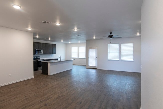 1470 Lakebrook Dr in Waxahachie, TX - Building Photo - Building Photo