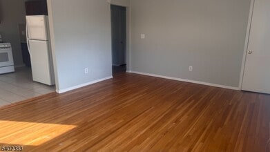 330 Franklin Ave in Rockaway, NJ - Foto de edificio - Building Photo