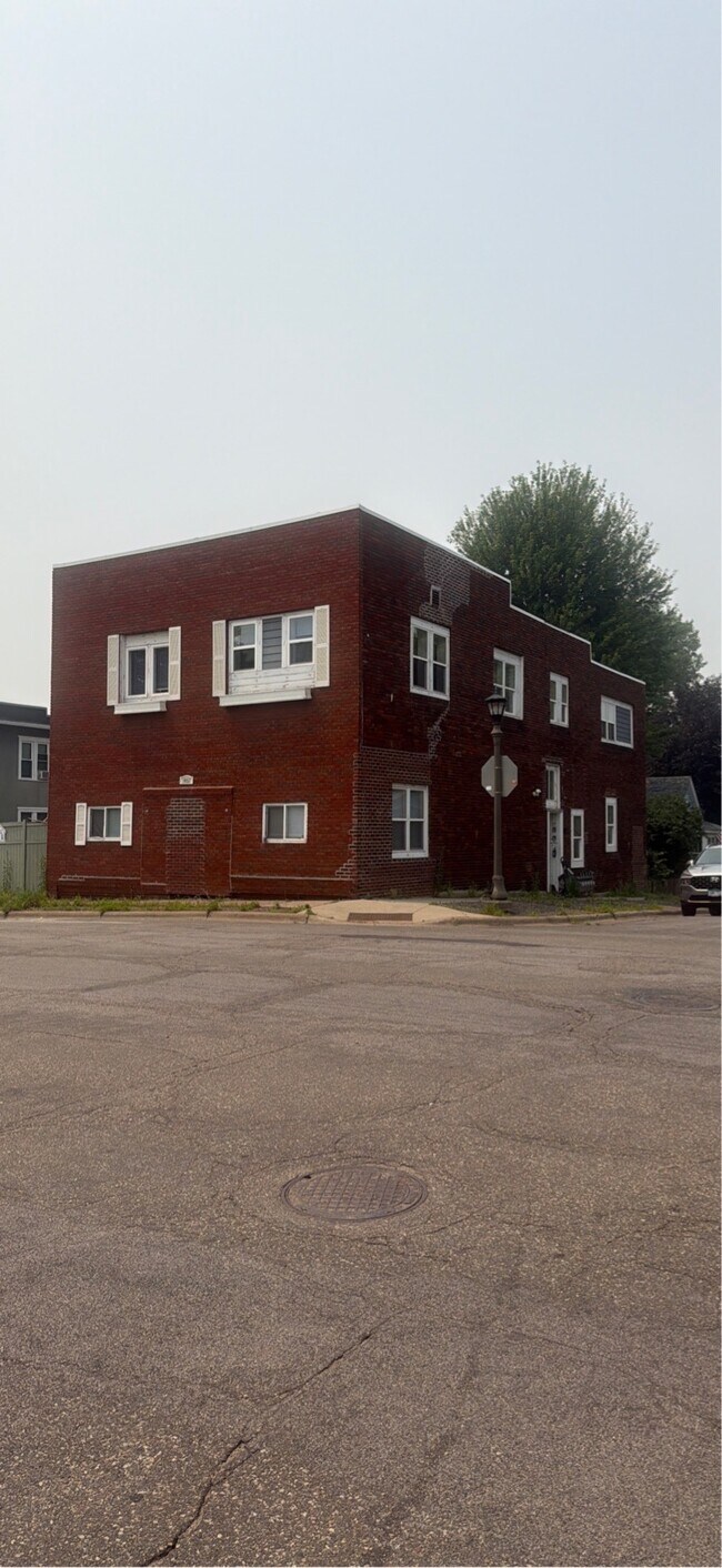property at 1051 Arkwright St N