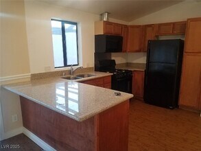 5583 Hobble Creek Dr in Las Vegas, NV - Building Photo - Building Photo