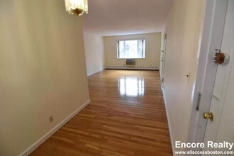 74 Parkman St, Unit 59-1A in Brookline, MA - Foto de edificio - Building Photo