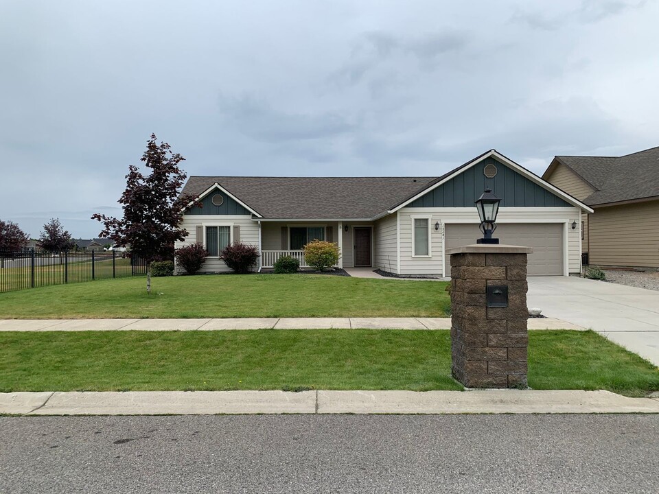 15241 N Pristine Cir in Rathdrum, ID - Building Photo